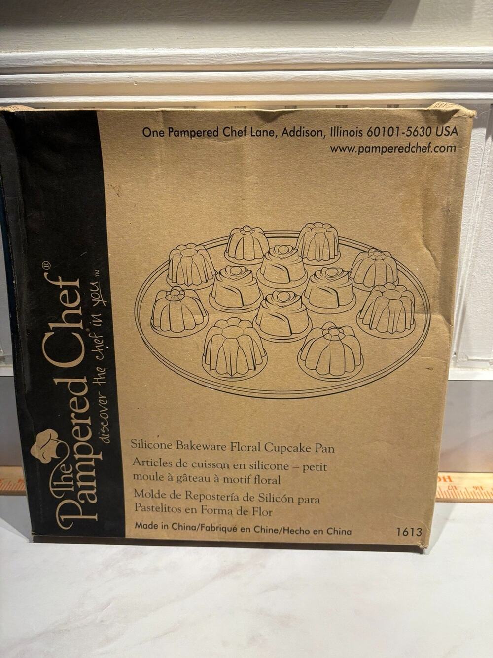 Pampered Chef Silicone Floral Cupcake Pan 12 Mold Baking Tray #1613 New In Box